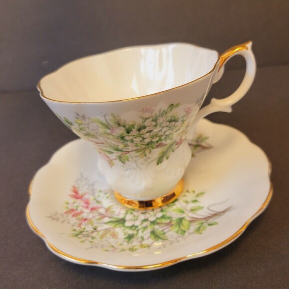 Vtg Royal Albert Friendship Hand Painted Floral Design Teacup And Saucer Set - Picture 3 of 10